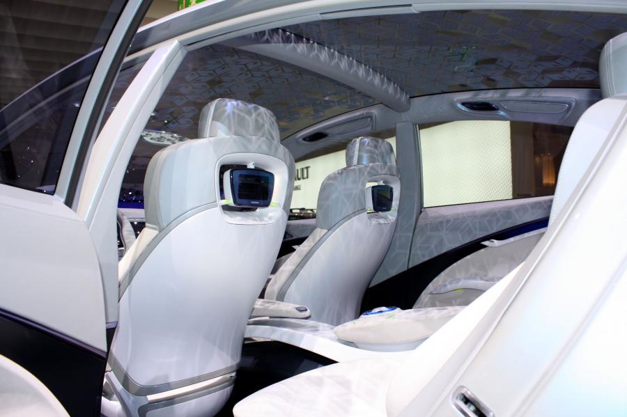  Renault Fluence Z.E. Concept 2009 года  (фото 2 из 103)